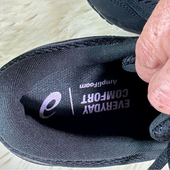 Asics Black and Gray Athletic Shoes Sleek Design - Picture 9 of 11